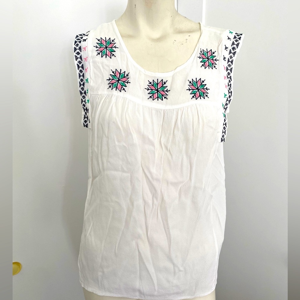 Size M Forever21 embroidered bohemian top